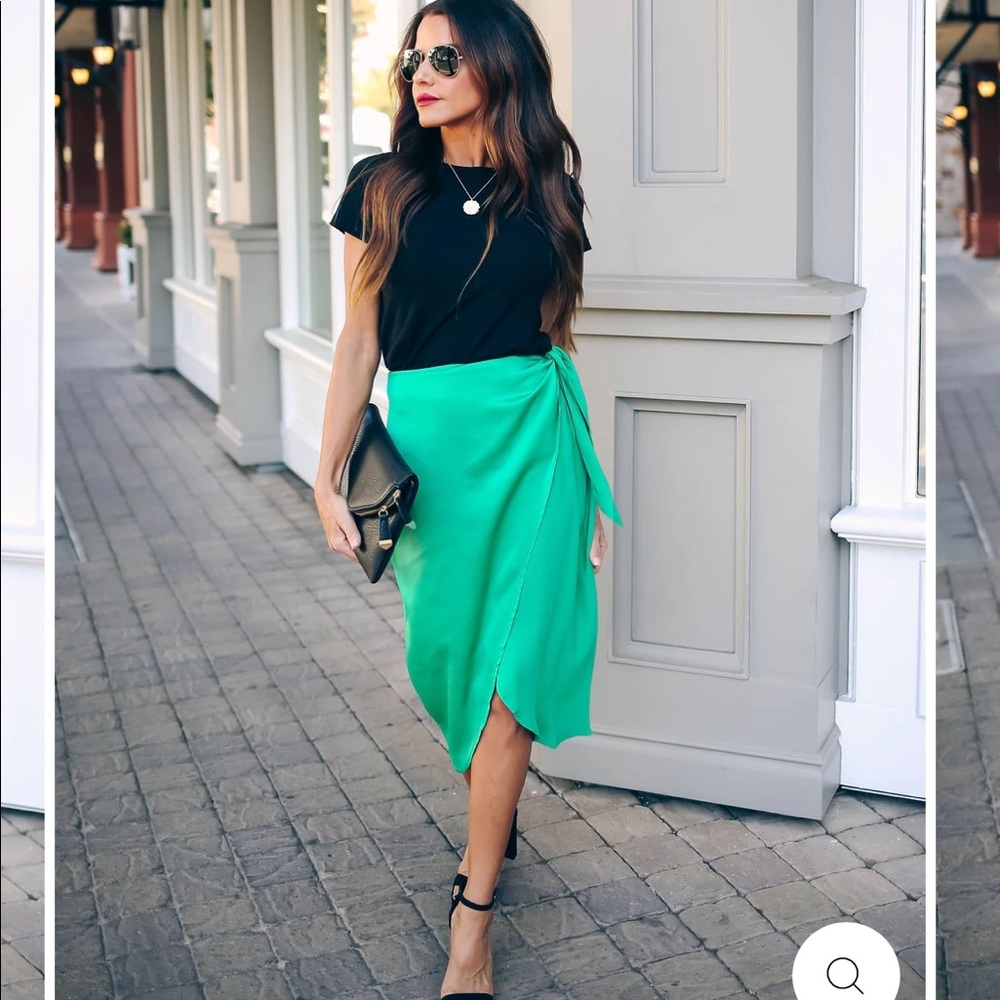 Vici Inside scoop SATIN WRAP MIDI SKIRT